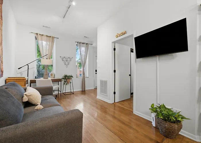 Wicker Park 1-br Walk To Train & Grocery Easy Downtown Access *