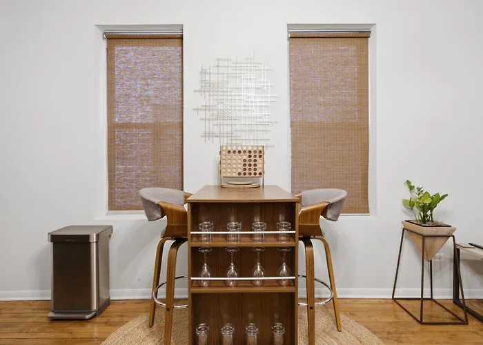 Wicker Park 1-br Walk To Train & Grocery Easy Downtown Access *