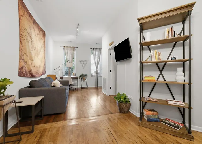 Apartment Wicker Park 1-br Walk To Train & Grocery Easy Downtown Access *