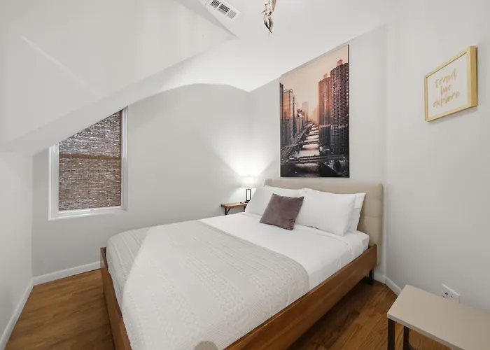 Wicker Park 1-br Walk To Train & Grocery Easy Downtown Access Apartment Chicago