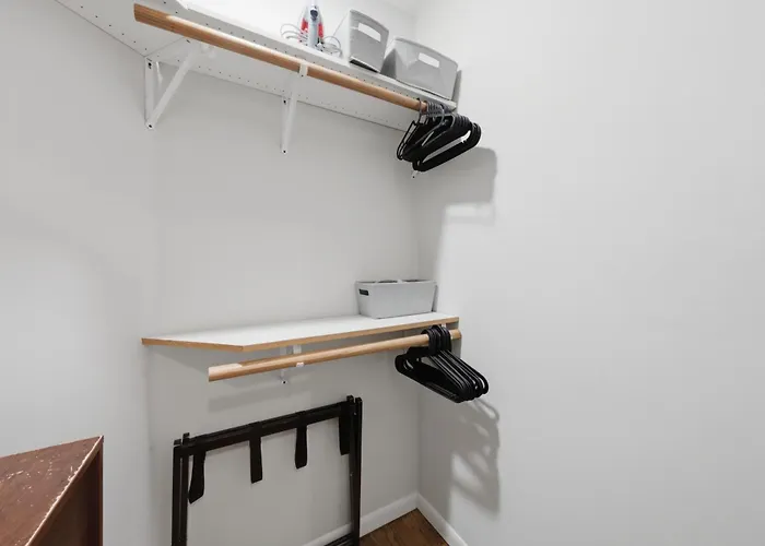 Wicker Park 1-br Walk To Train & Grocery Easy Downtown Access *