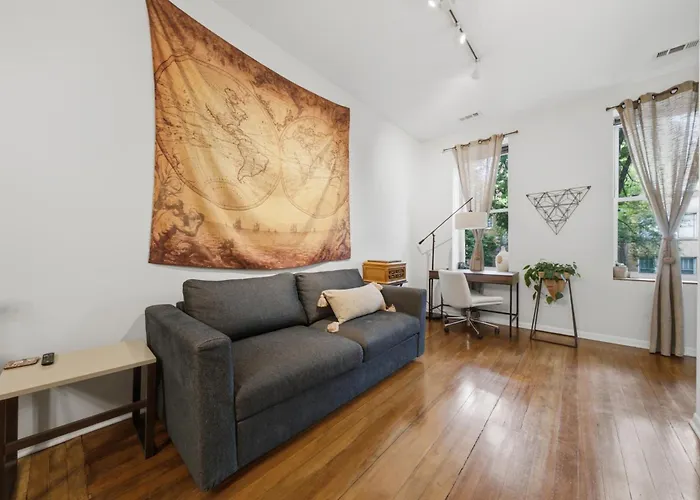 Wicker Park 1-br Walk To Train & Grocery Easy Downtown Access