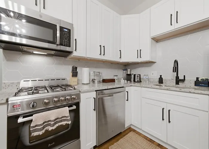 Apartment Wicker Park 1-br Walk To Train & Grocery Easy Downtown Access *