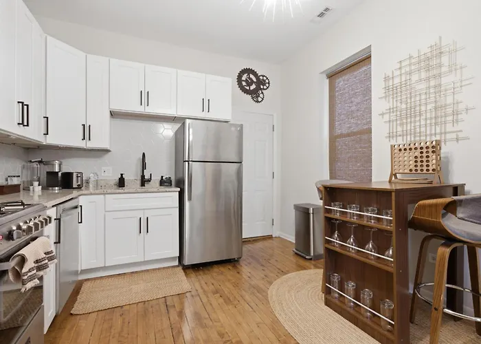 Wicker Park 1-br Walk To Train & Grocery Easy Downtown Access