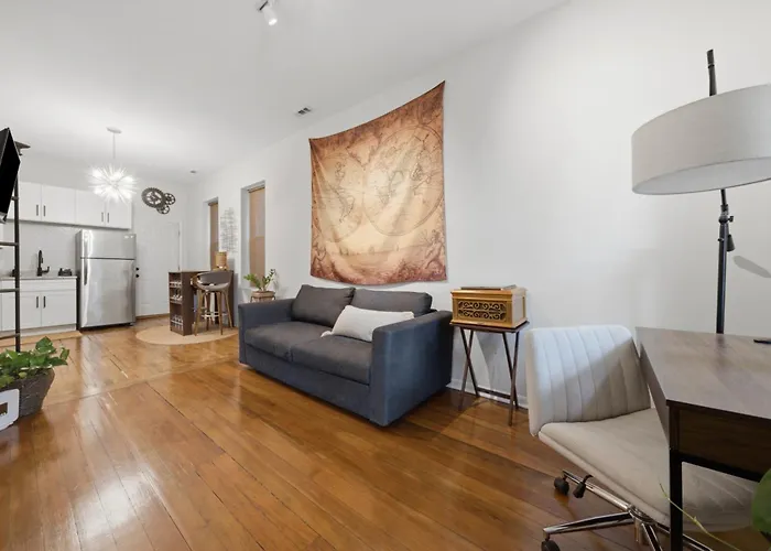 Wicker Park 1-br Walk To Train & Grocery Easy Downtown Access Chicago
